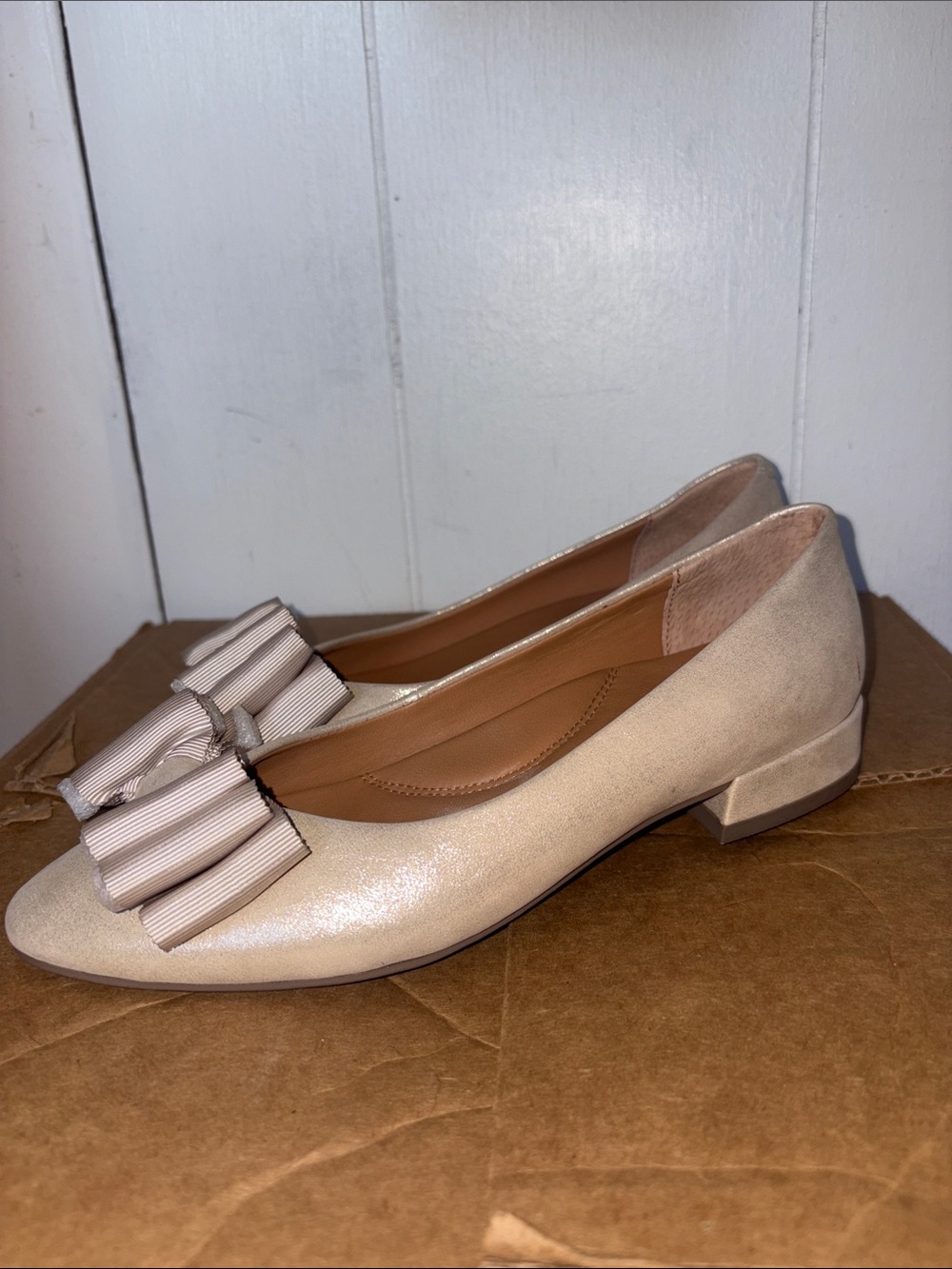 Women's Gentle SoulsCream Bow-Accent Low Heel Flats 6.5